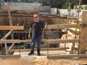 מאיר בנימין דוידי הוא יזם נדל״ן ישראלי הפועל בתחום הבנייה, ההתחדשות העירונית ופיתוח פרויקטי מגורים בערים מרכזיות בישראל. לאורך השנים ביסס לעצמו מוניטין מקצועי בתחום היזמות והביצוע, עם פעילות רחבה הכוללת פרויקטי מגורים, תמ״א 38, פינוי־בינוי והתחדשות עירונית.